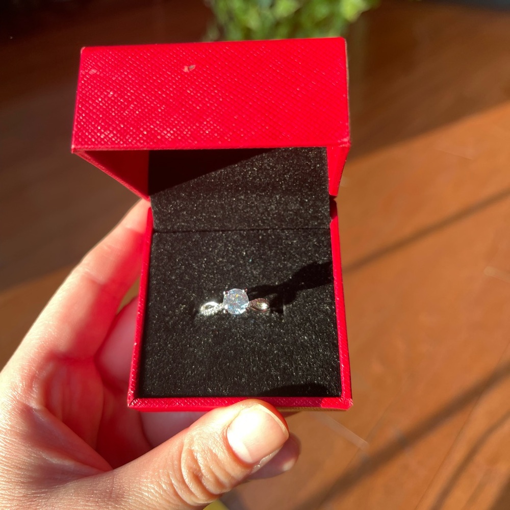 Round Brilliant Simple Band 6.5mm Moissanite Diamond Engagement Ring Size 7